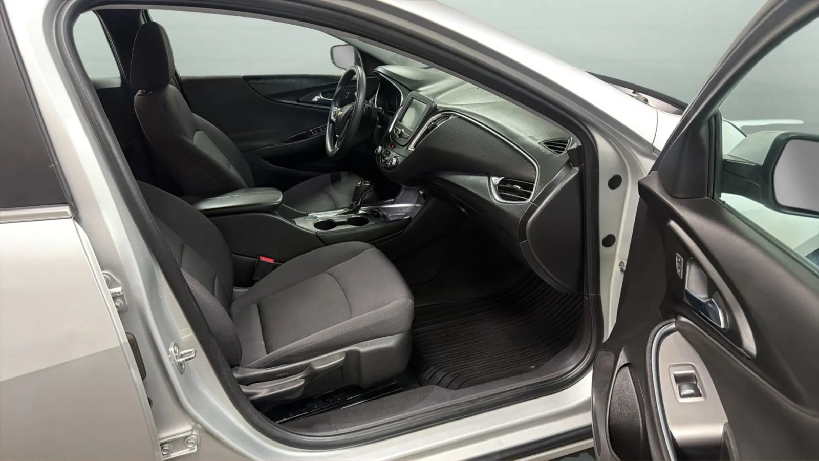Used 2017 Chevrolet Malibu LT FWD image 22
