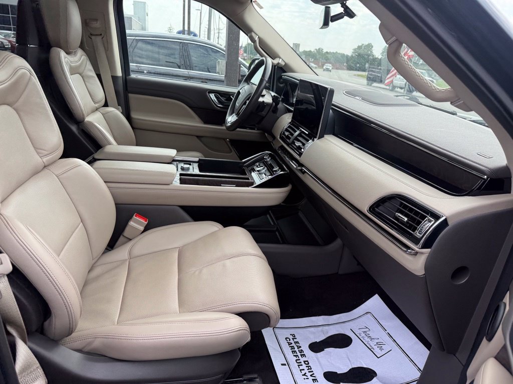 Used 2023 Lincoln Navigator Reserve AWD/4WD image 13