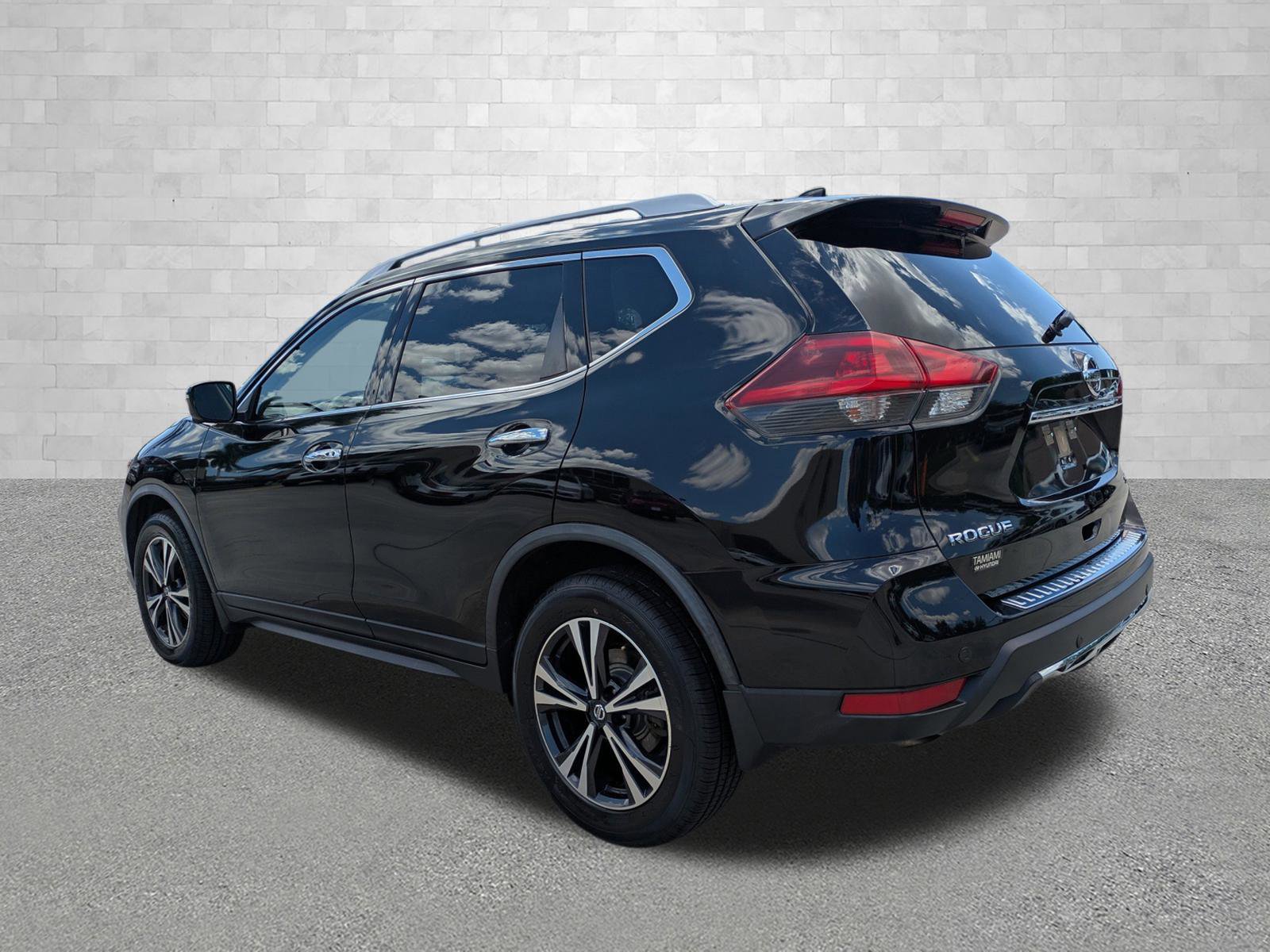 Used 2019 Nissan Rogue SV w/ Premium Package AWD/4WD image 4