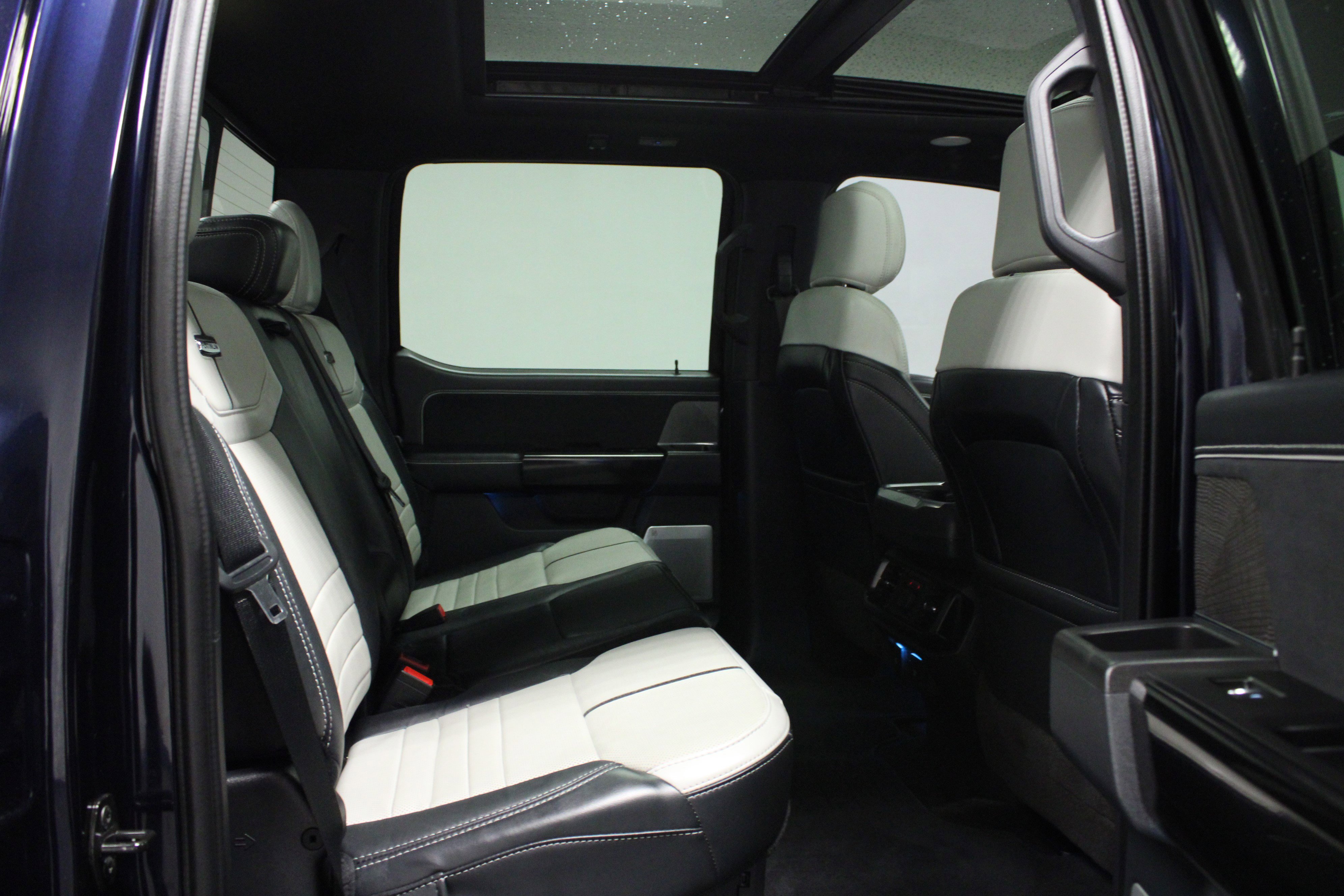 Used 2022 Ford F150 Lightning Platinum image 15