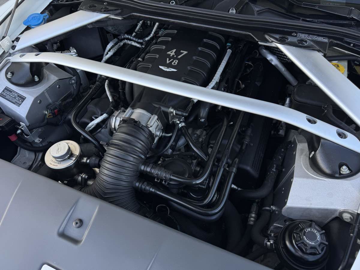 Used 2011 Aston Martin V8 Vantage S image 27