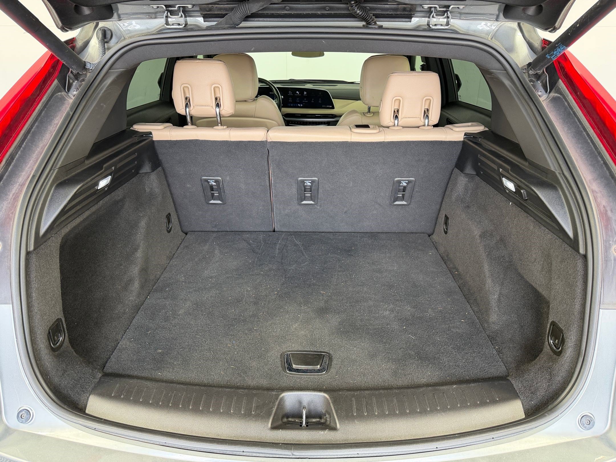 Used 2024 Cadillac XT4 Luxury w/ Cold Weather Package image 28