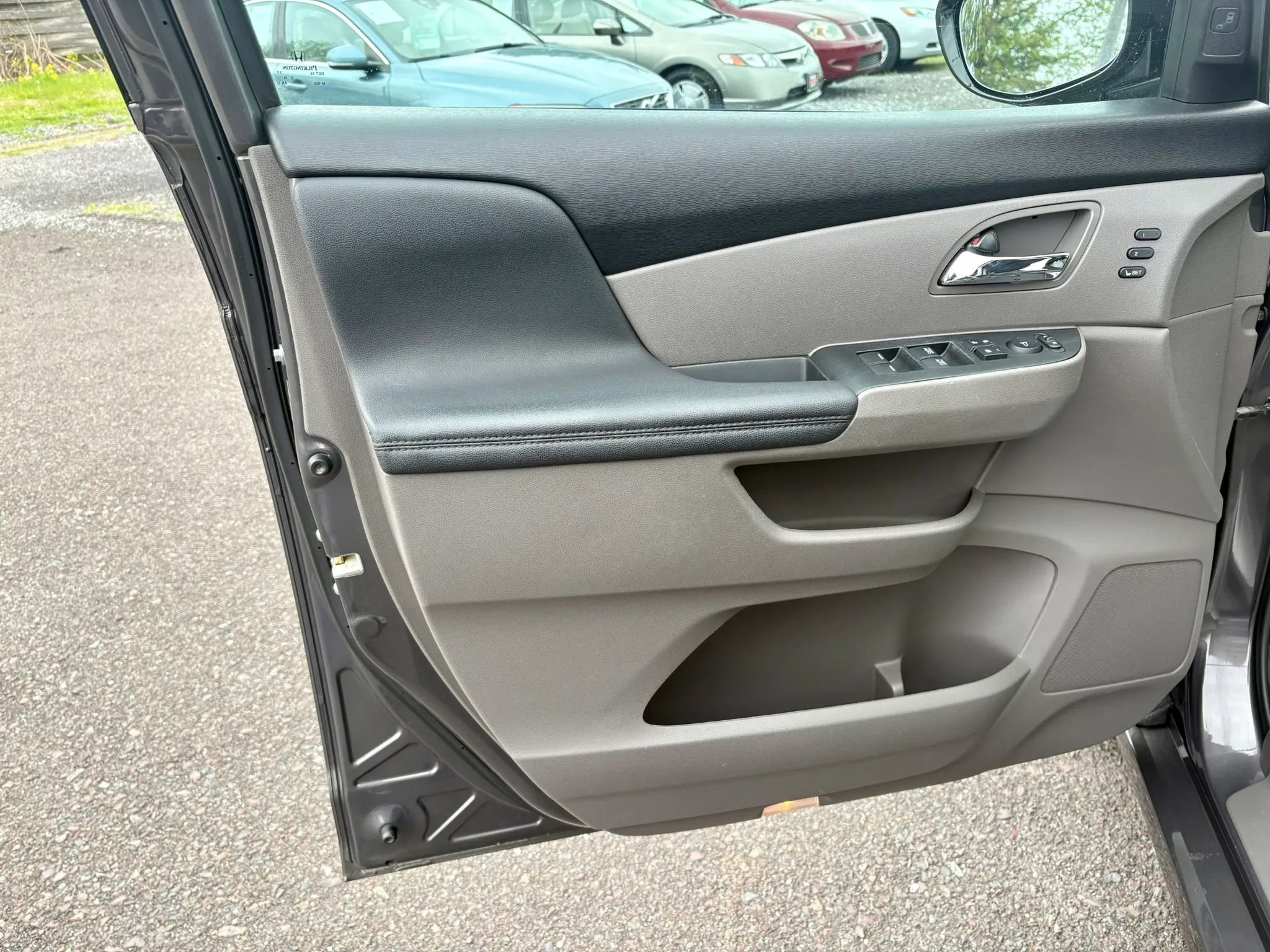 Used 2015 Honda Odyssey Touring Elite image 10