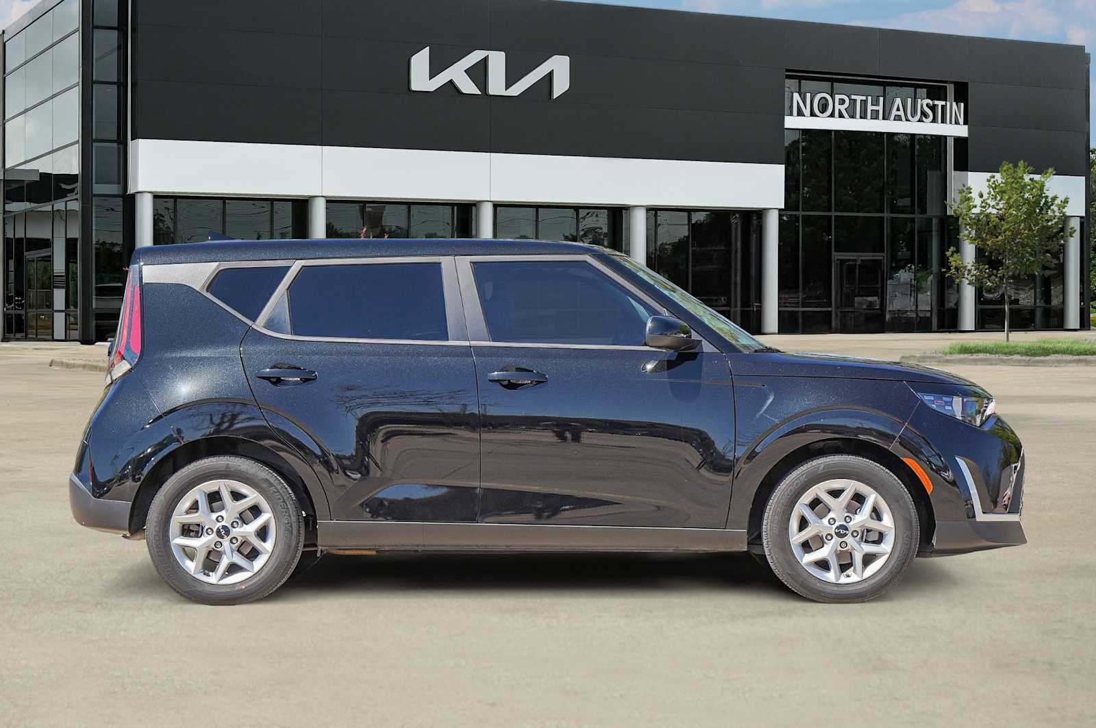 Certified 2023 Kia Soul LX w/ LX Technology Package image 7