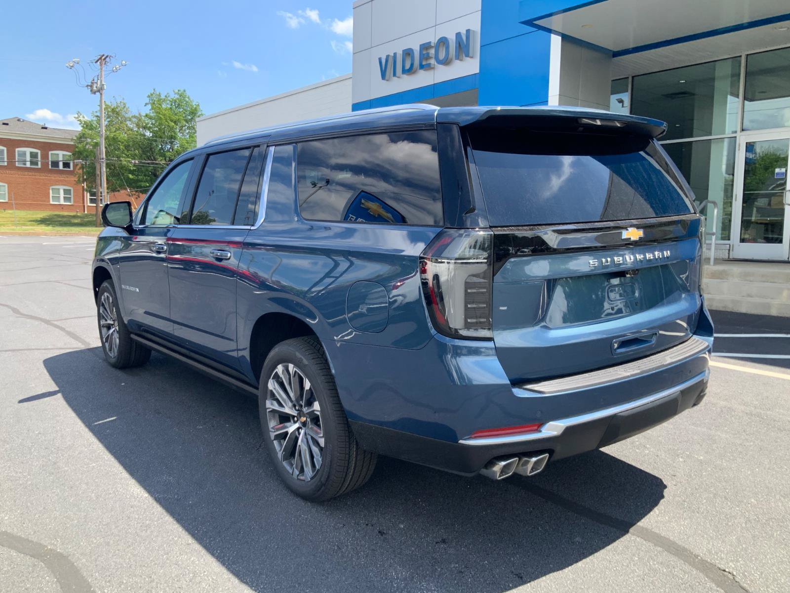 New 2026 Chevrolet Suburban High Country AWD/4WD image 5