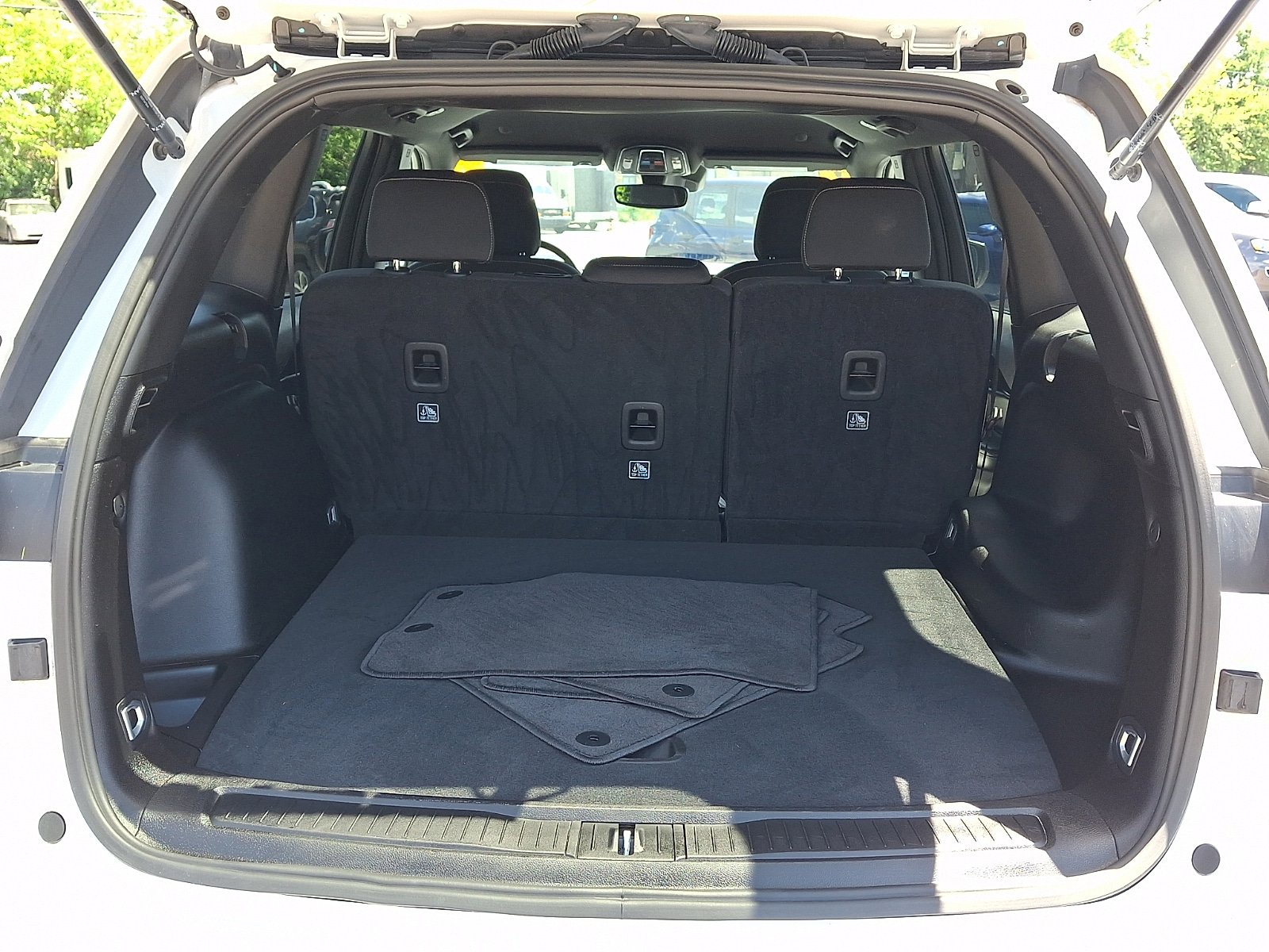 Used 2024 Jeep Grand Cherokee Laredo AWD/4WD image 28