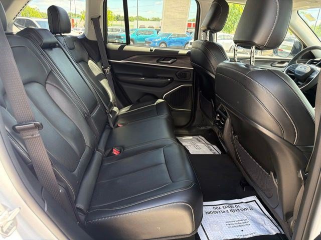 Used 2023 Jeep Grand Cherokee Limited w/ Luxury Tech Group II AWD/4WD image 19