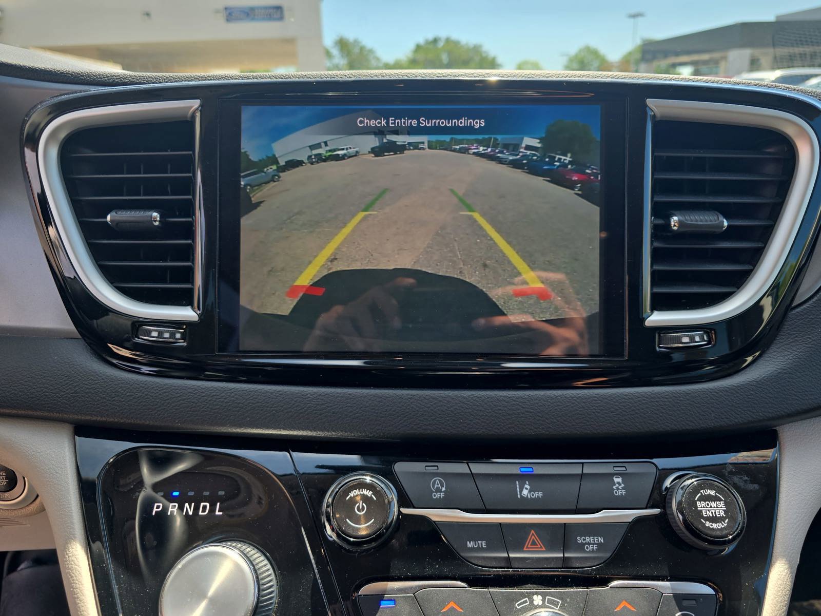 Used 2022 Chrysler Pacifica Touring-L FWD image 26