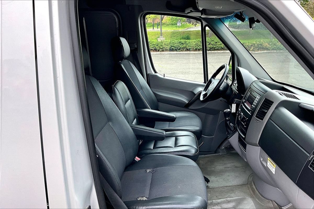Used 2015 Mercedes-Benz Sprinter 2500 image 12