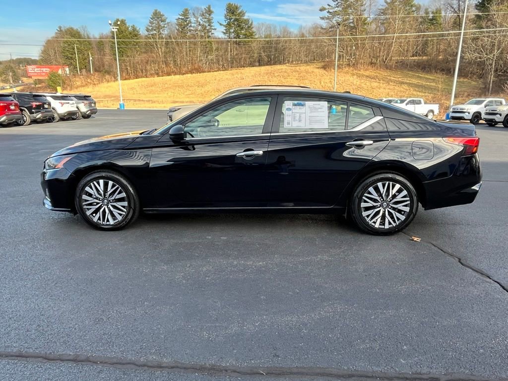 Used 2024 Nissan Altima 2.5 SV image 4