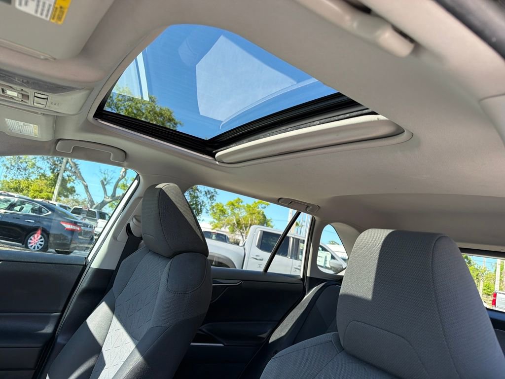 Used 2020 Toyota RAV4 XLE w/ Convenience Package image 16