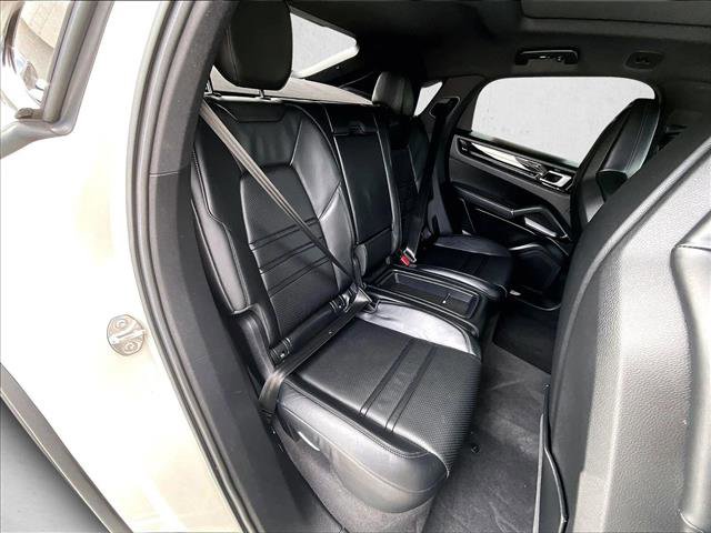 Used 2021 Porsche Cayenne Coupe image 29