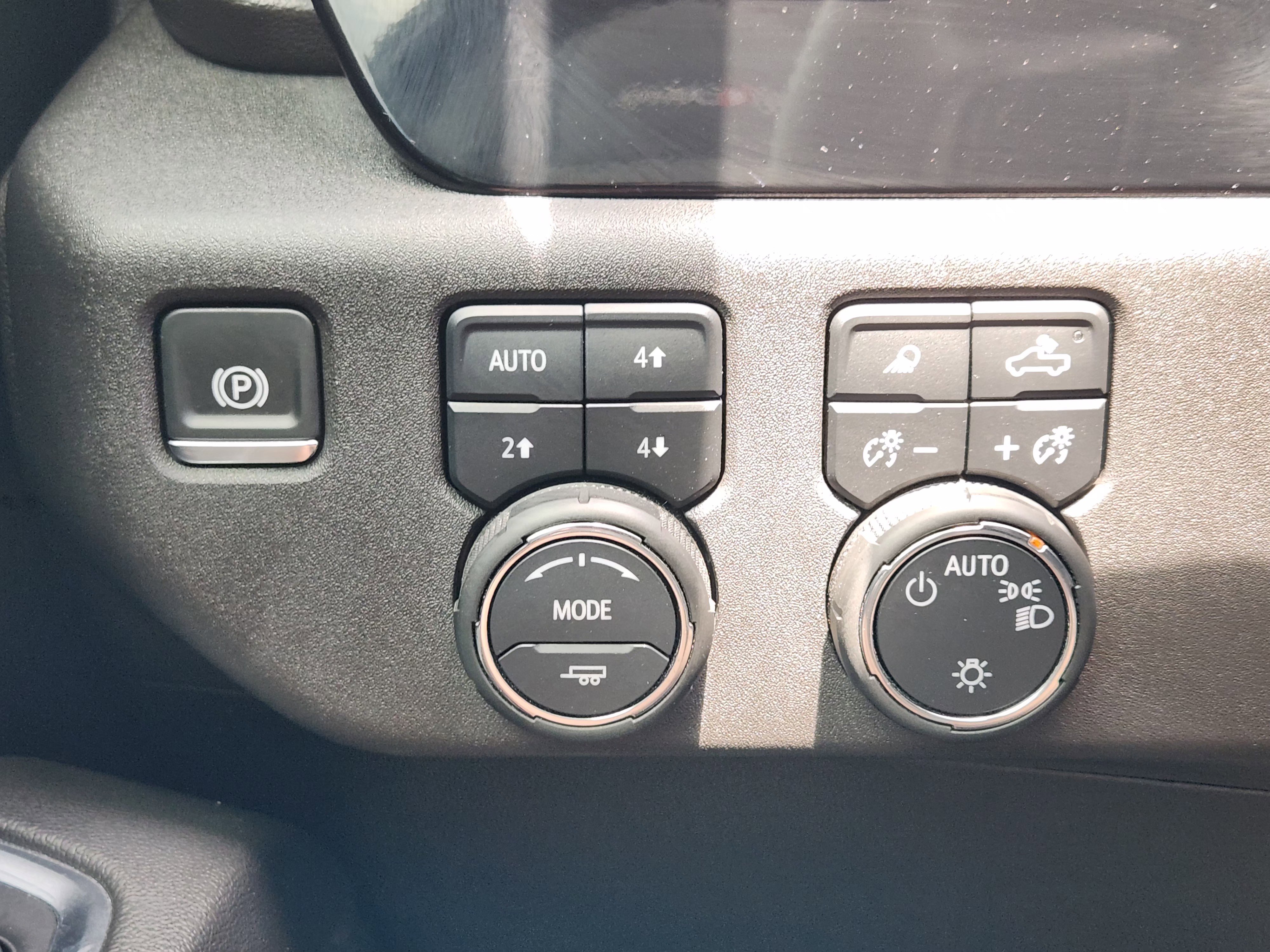 Used 2024 Chevrolet Silverado 1500 LT w/ Z71 Off-Road Package AWD/4WD image 22