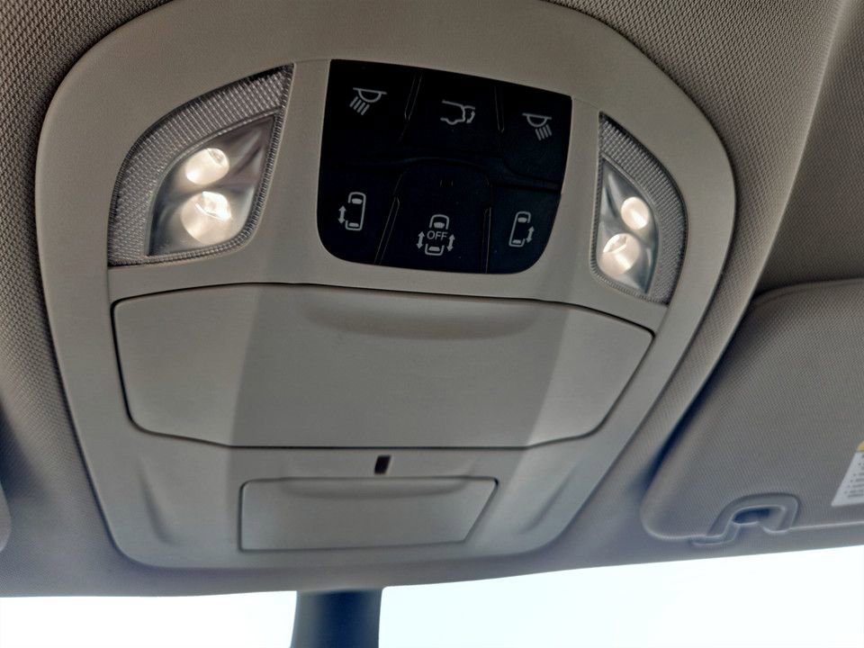 Used 2024 Chrysler Pacifica Limited FWD image 24