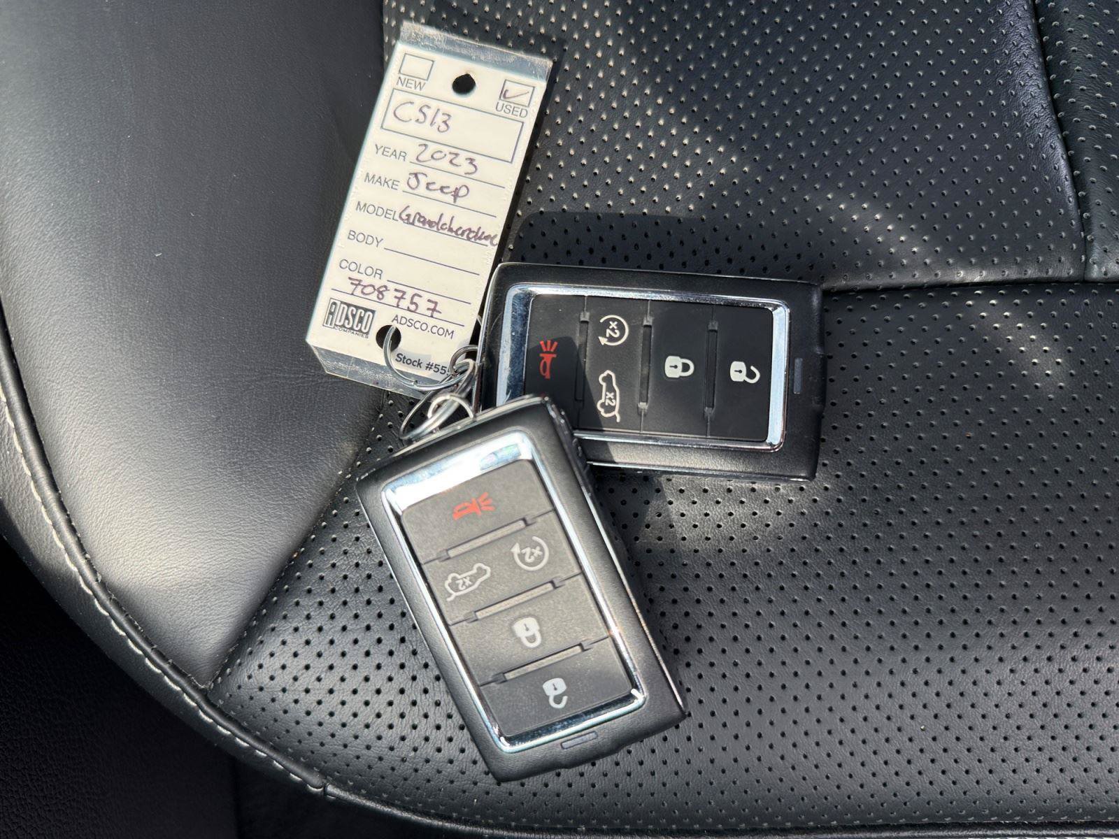 Used 2023 Jeep Grand Cherokee Overland AWD/4WD image 33