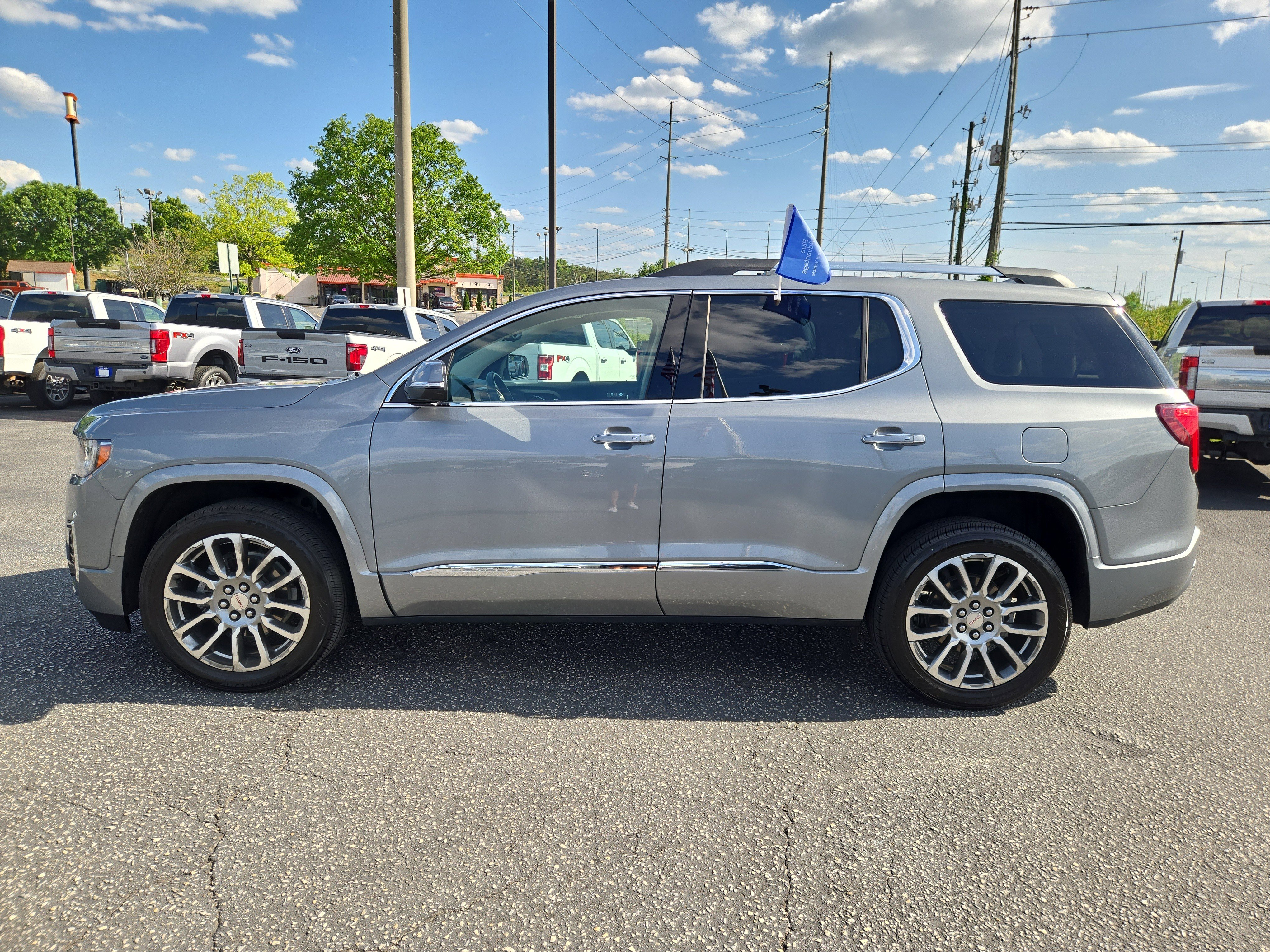 Used 2023 GMC Acadia Denali w/ Denali Technology Package FWD image 11