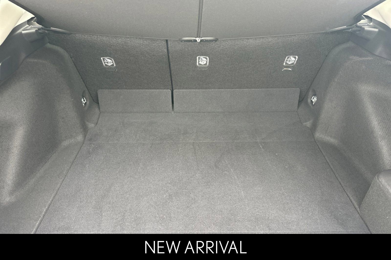 Used 2025 Toyota Prius LE image 18