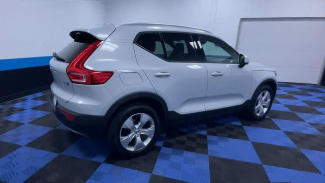 Used 2022 Volvo XC40 T5 Momentum AWD/4WD image 8