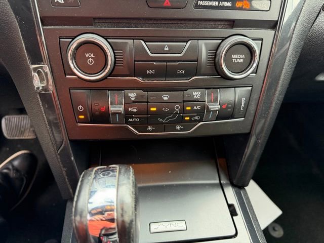 Used 2017 Ford Explorer XLT w/ XLT Technology Feature Bundle AWD/4WD image 16