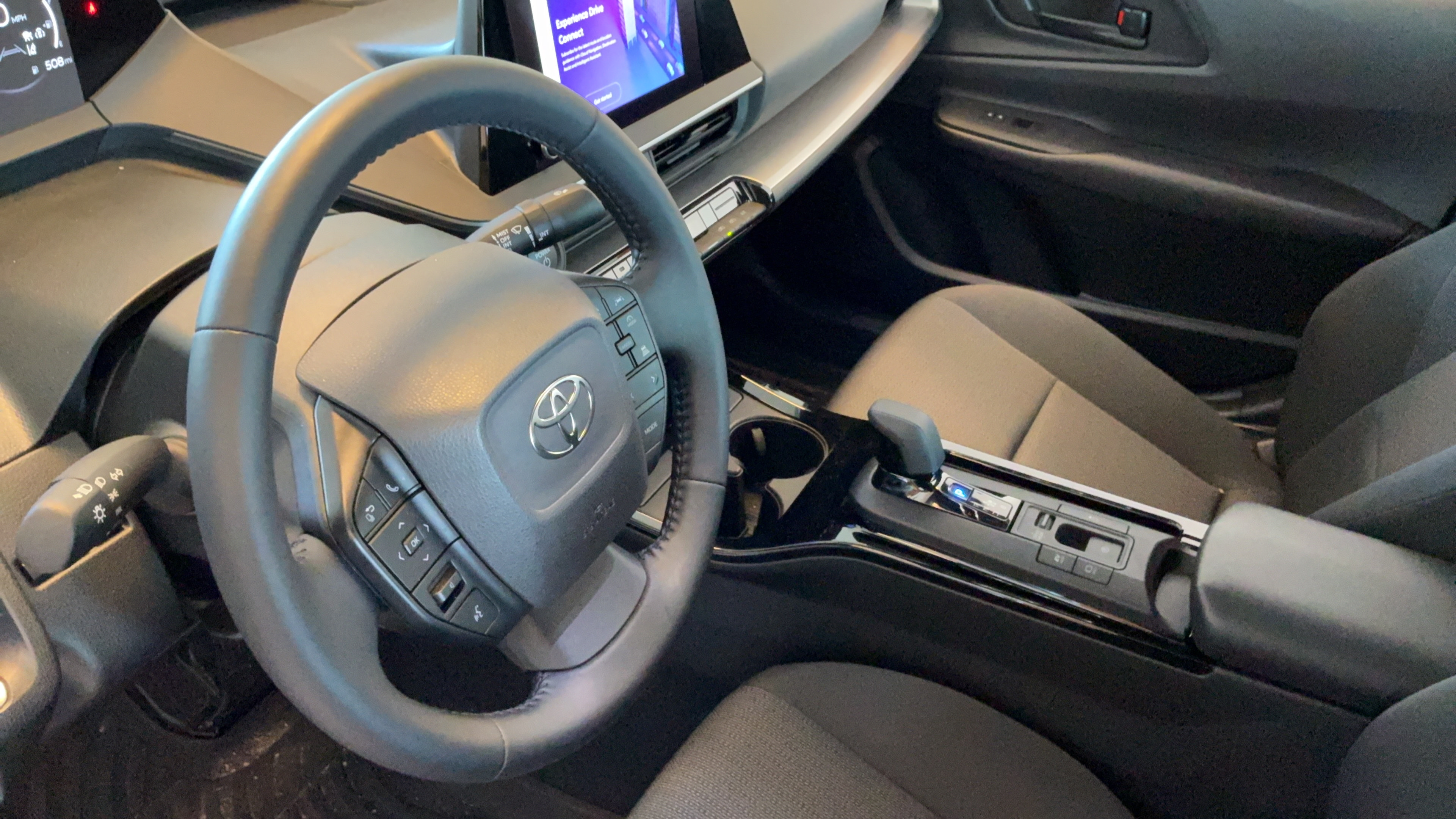 Certified 2025 Toyota Prius LE FWD image 19