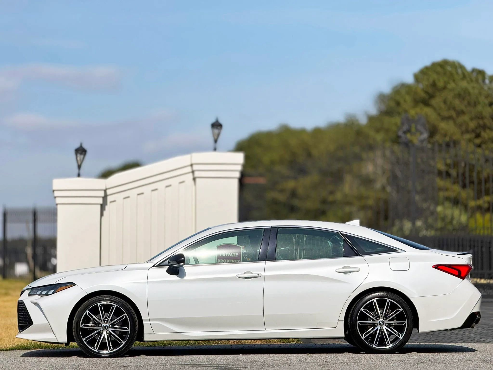 Used 2019 Toyota Avalon XSE image 7