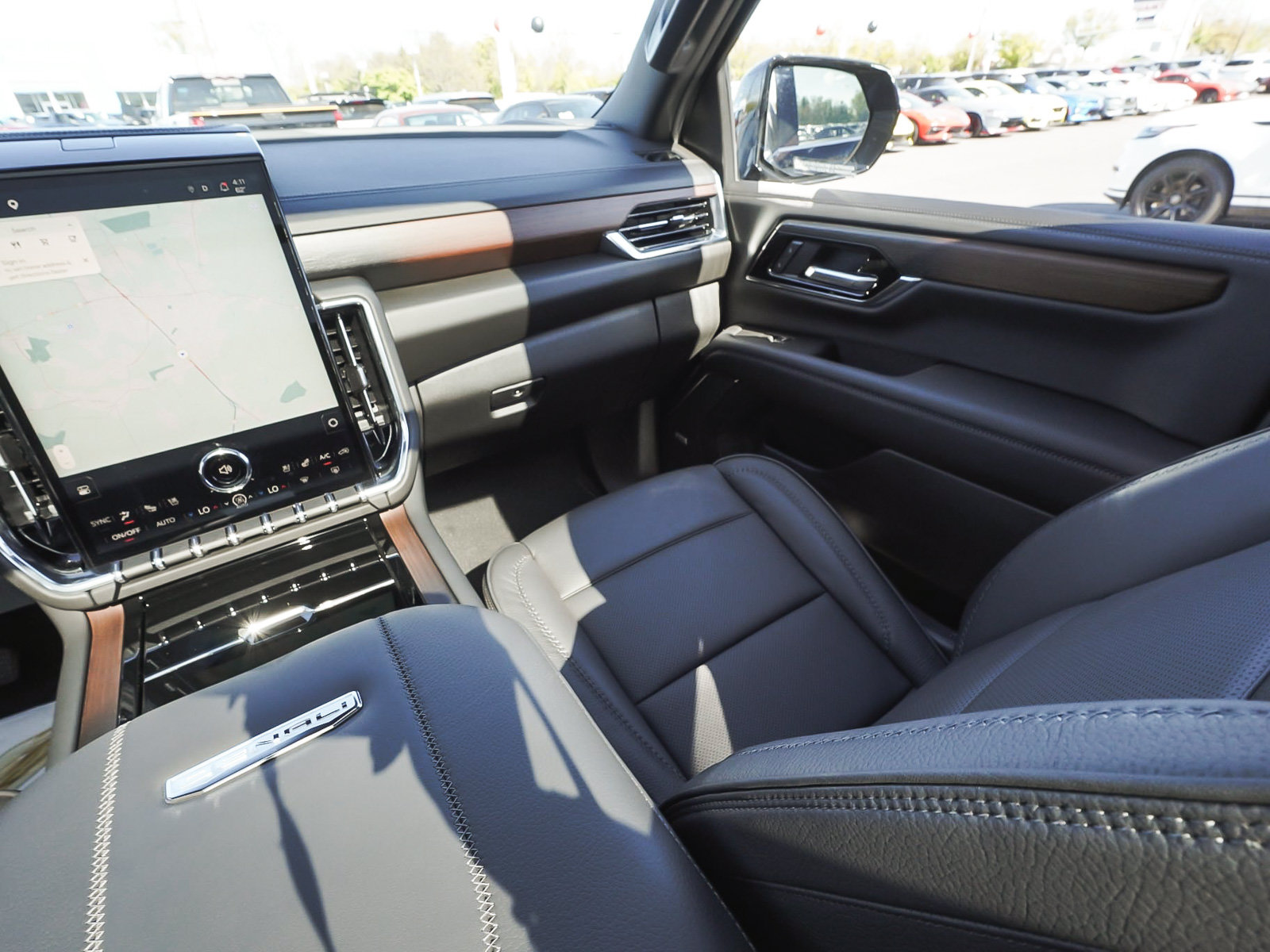 Used 2026 GMC Yukon XL Denali w/ Sun & Power Step Package AWD/4WD image 49