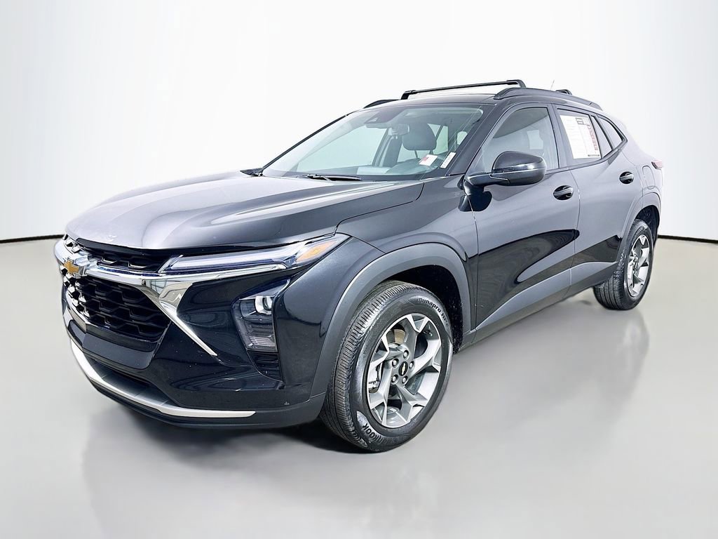 Used 2025 Chevrolet Trax LT w/ Driver Confidence Package video 3