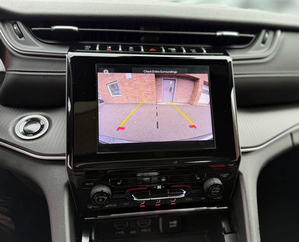 Used 2024 Jeep Grand Cherokee Altitude image 29