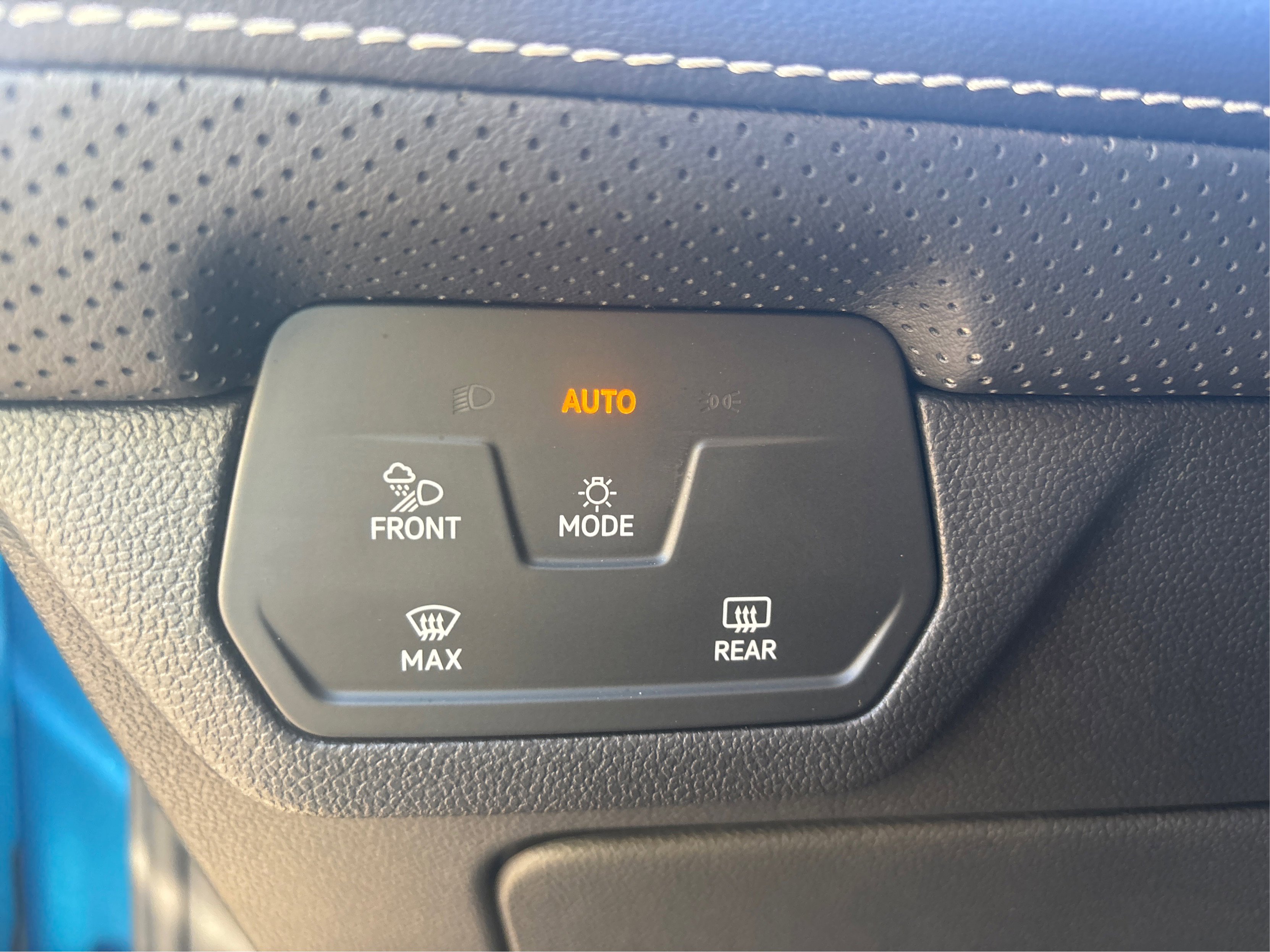 Used 2025 Volkswagen Atlas Cross Sport SEL Premium R-Line image 21