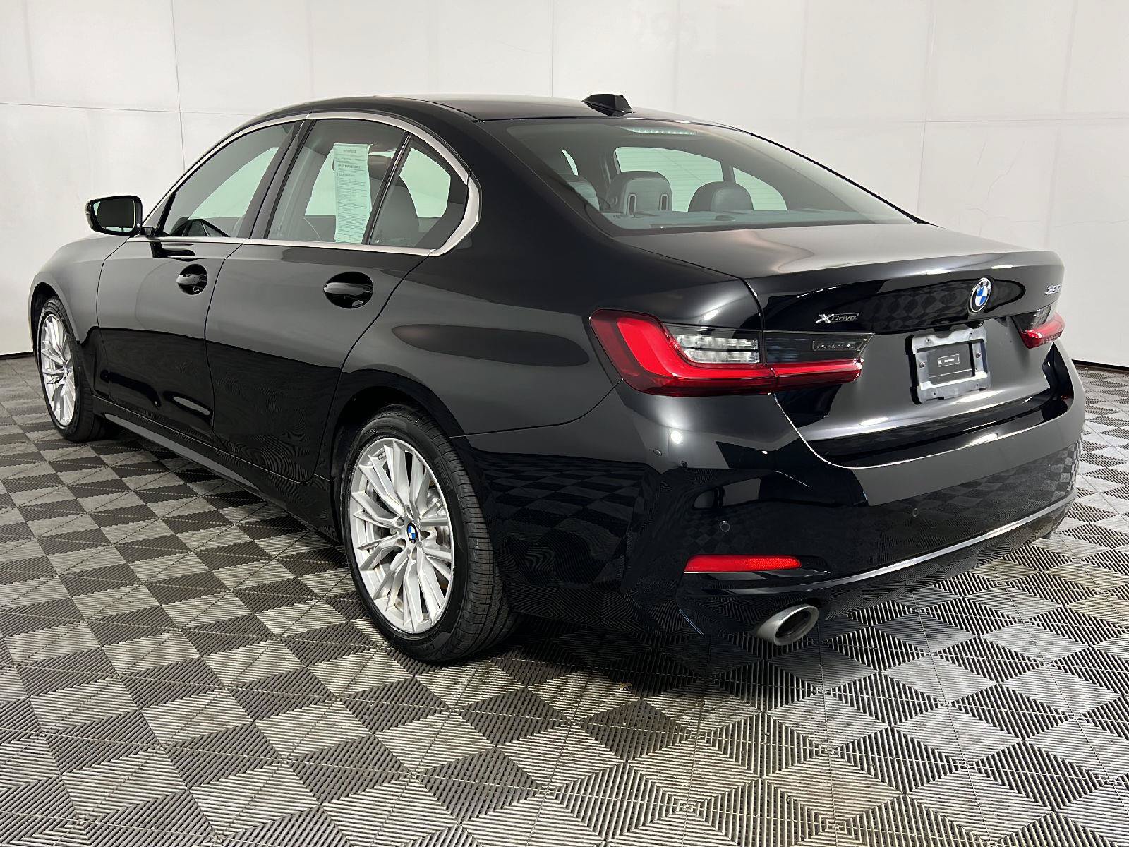 Used 2024 BMW 330i xDrive Sedan w/ Convenience Package AWD/4WD image 11