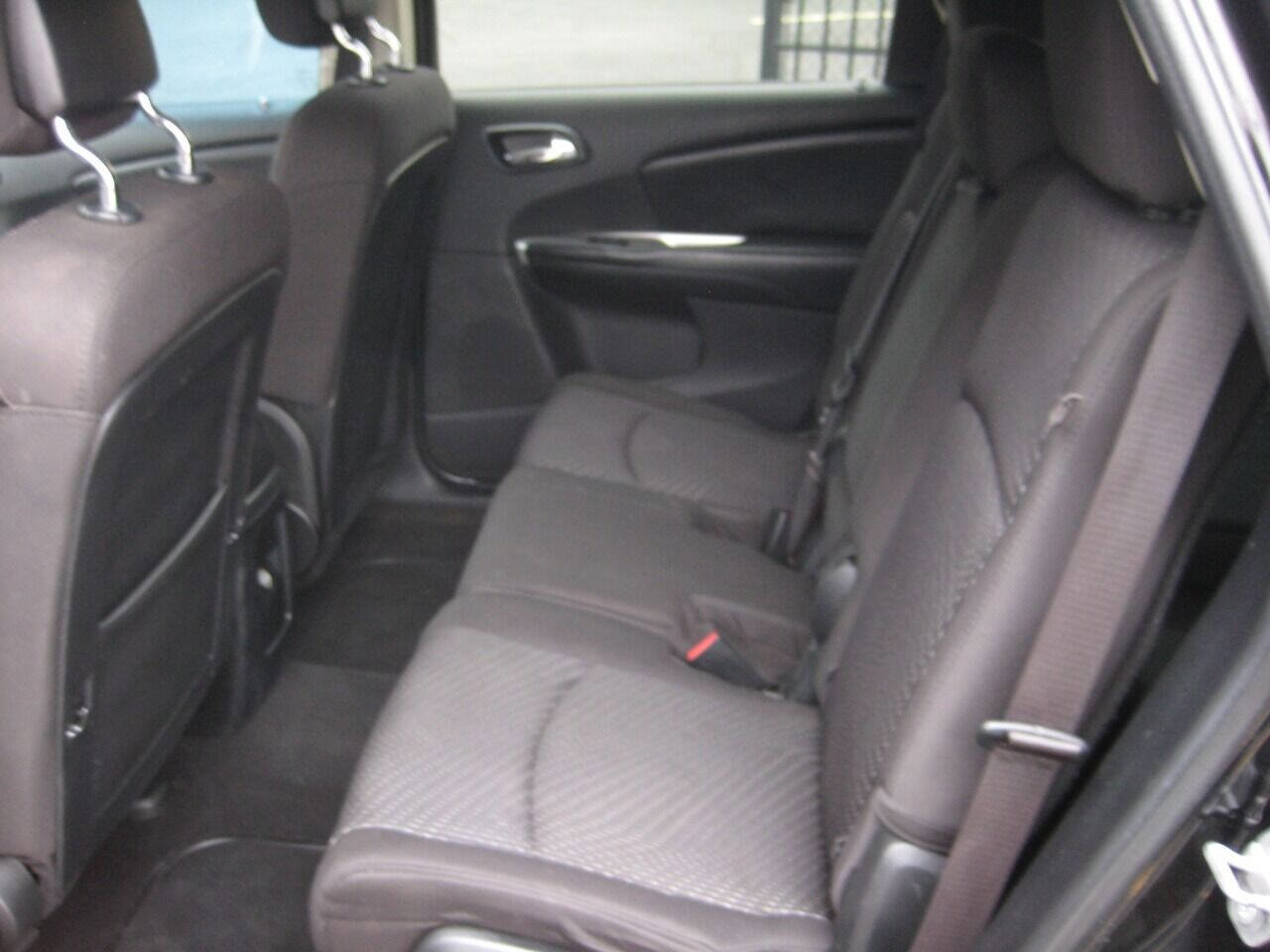 Used 2015 Dodge Journey SXT w/ Flexible Seating Group image 12