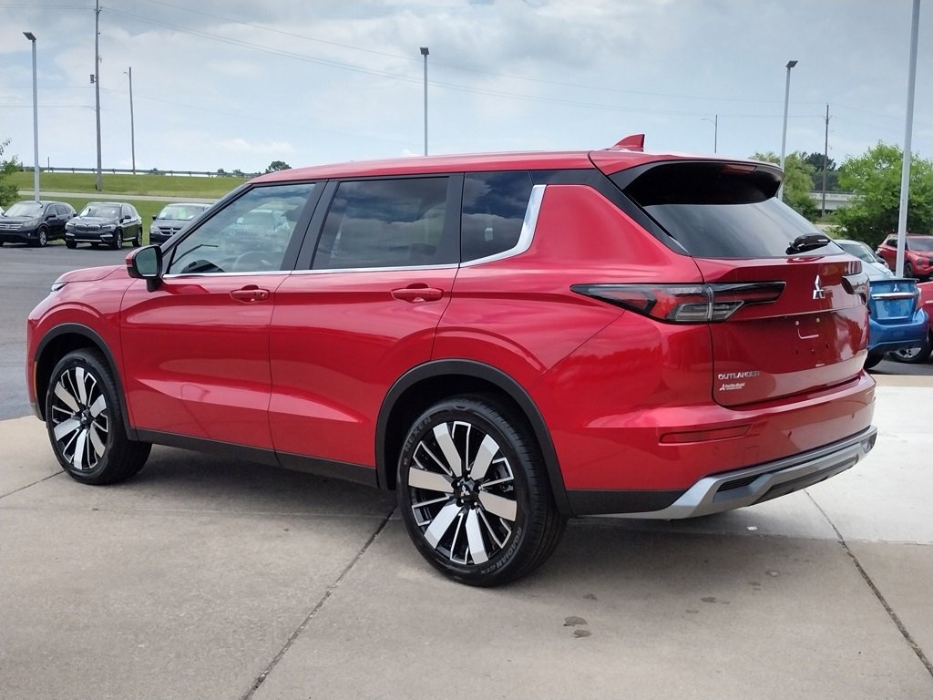 New 2025 Mitsubishi Outlander SE image 19