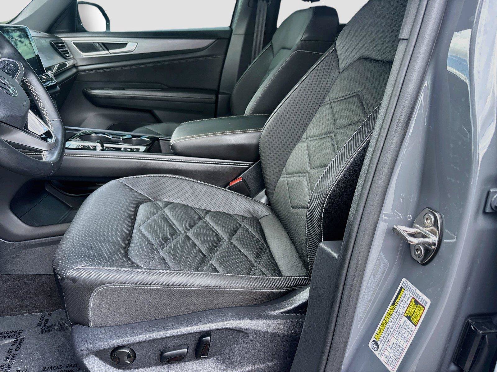 Used 2025 Volkswagen Atlas Cross Sport SE FWD image 18