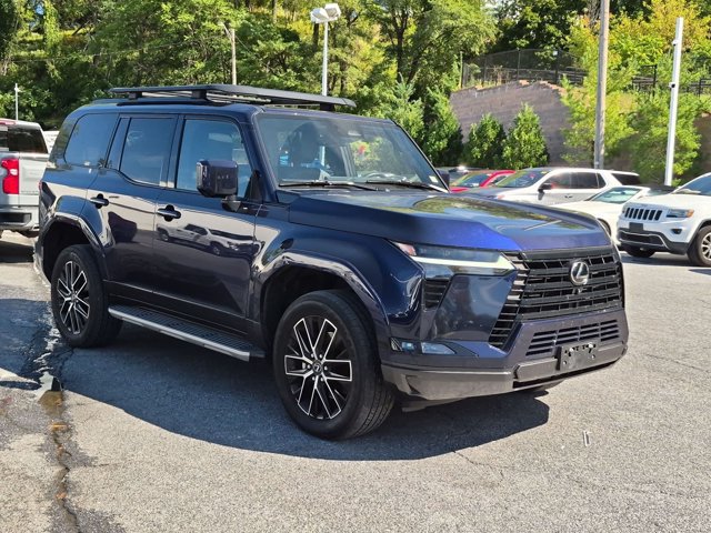 Used 2024 Lexus GX 550 w/ Accessory Package (31) AWD/4WD image 3