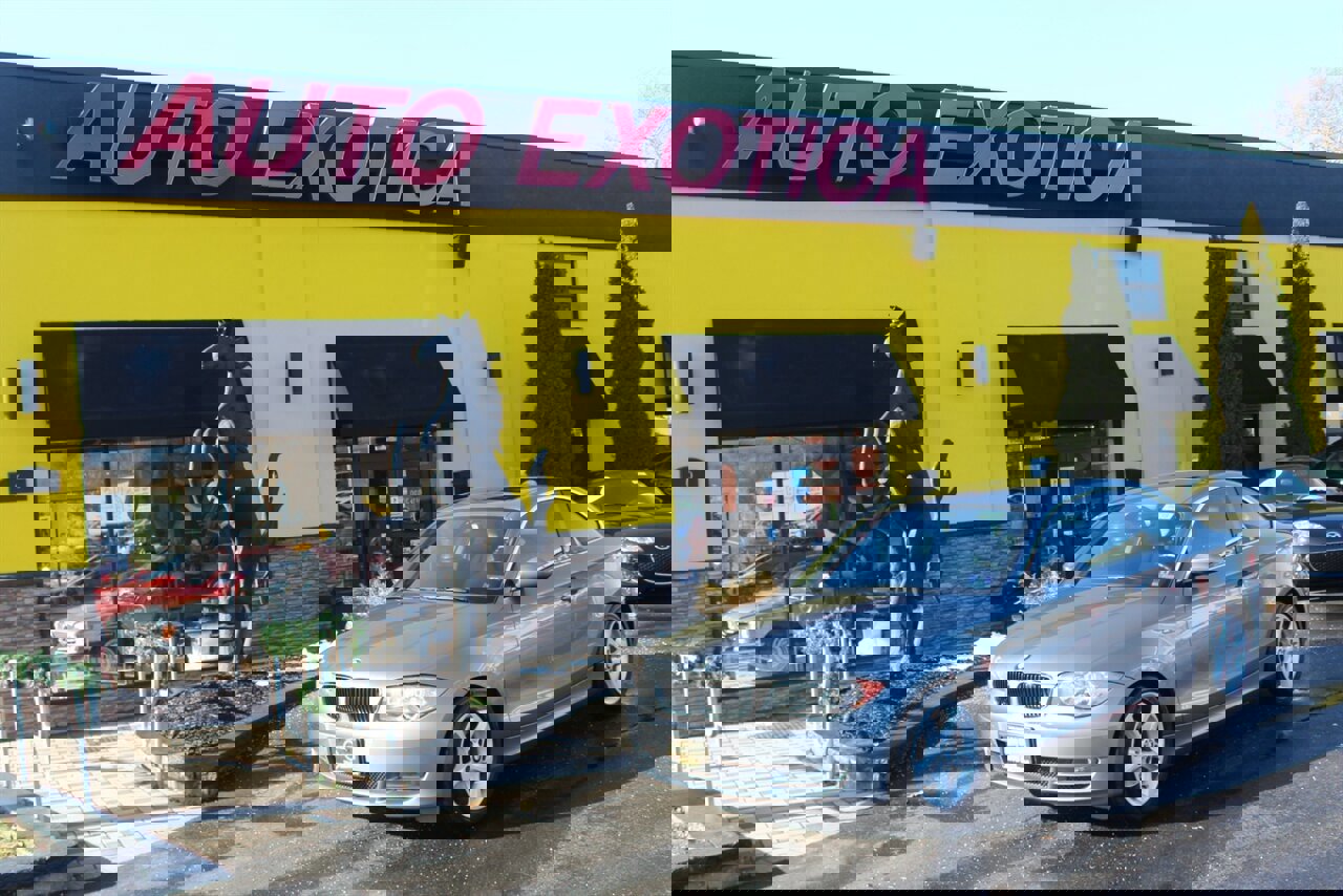 Used 2009 BMW 128i 128i image 1