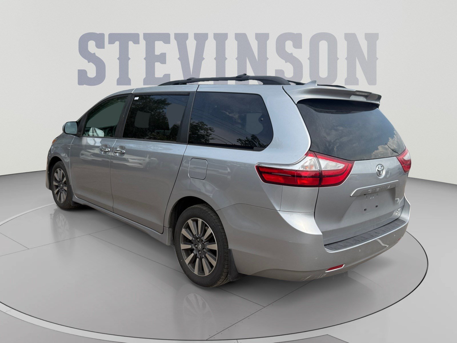 Used 2018 Toyota Sienna XLE w/ XLE Navigation Package AWD/4WD image 3