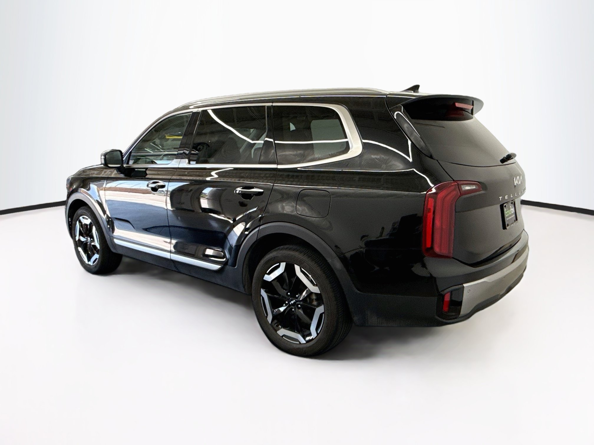 Used 2025 Kia Telluride S FWD image 5