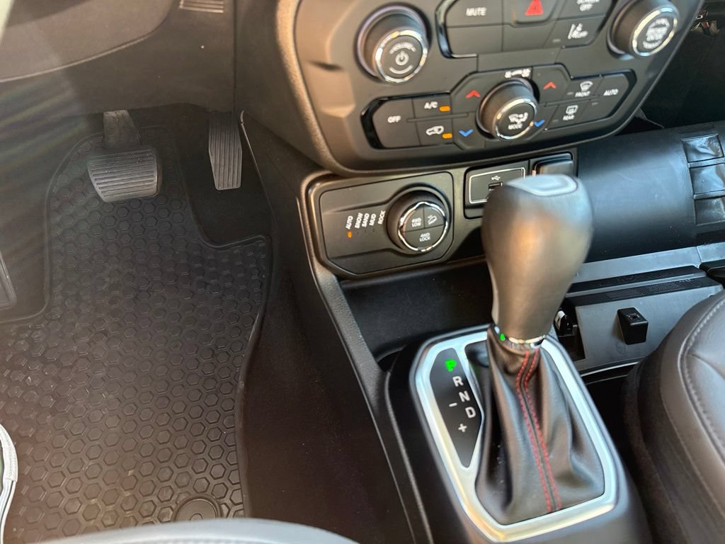 Used 2023 Jeep Renegade Trailhawk w/ Trailhawk Elite Group AWD/4WD image 37
