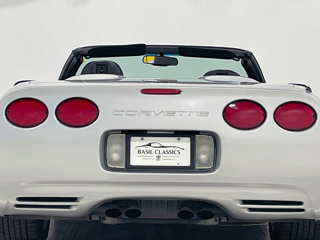 Used 2000 Chevrolet Corvette Convertible w/ Performance Handling Pkg image 34