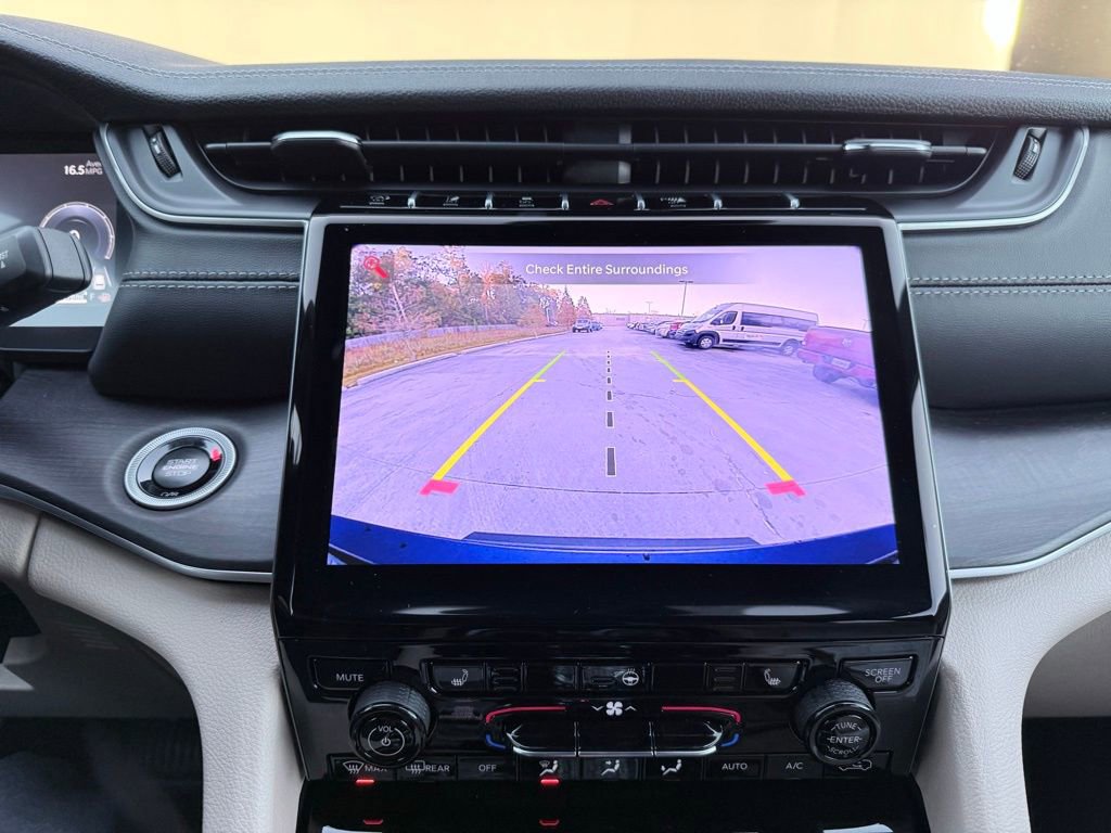 Used 2025 Jeep Grand Cherokee L Limited w/ Black Appearance Package image 18