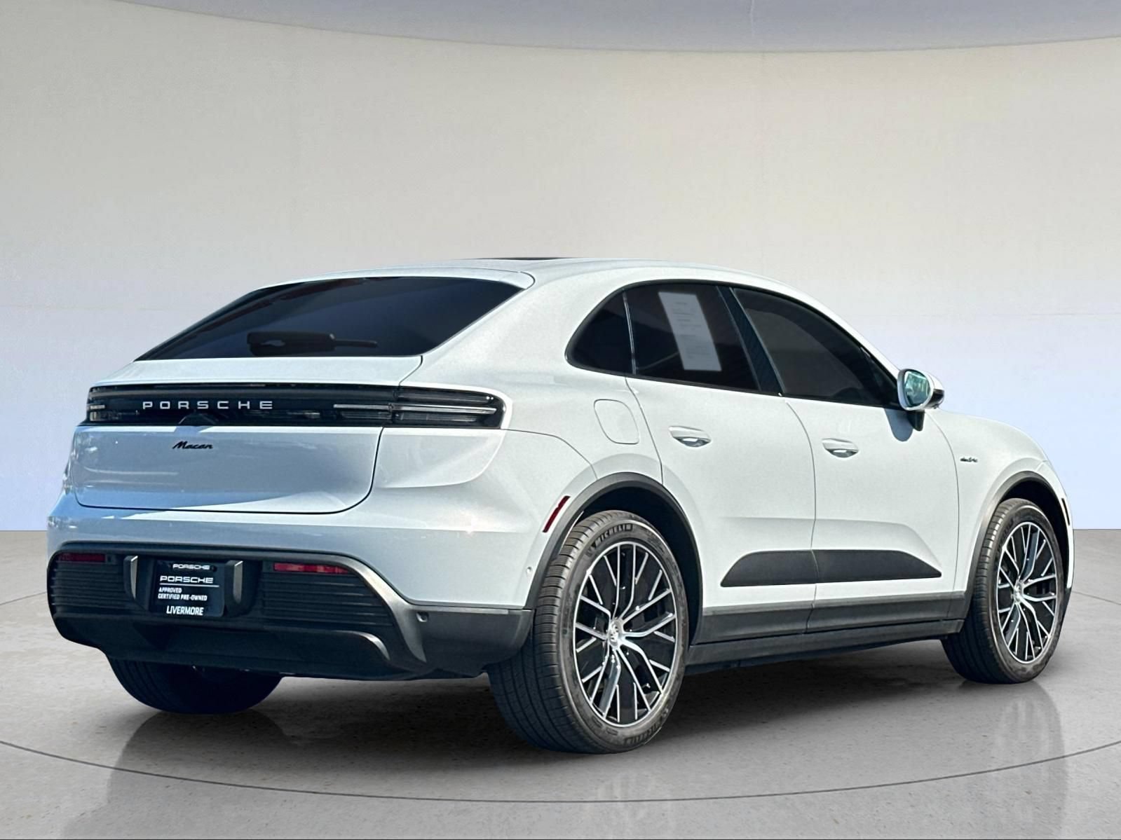 Certified 2025 Porsche Macan Electric RWD image 9
