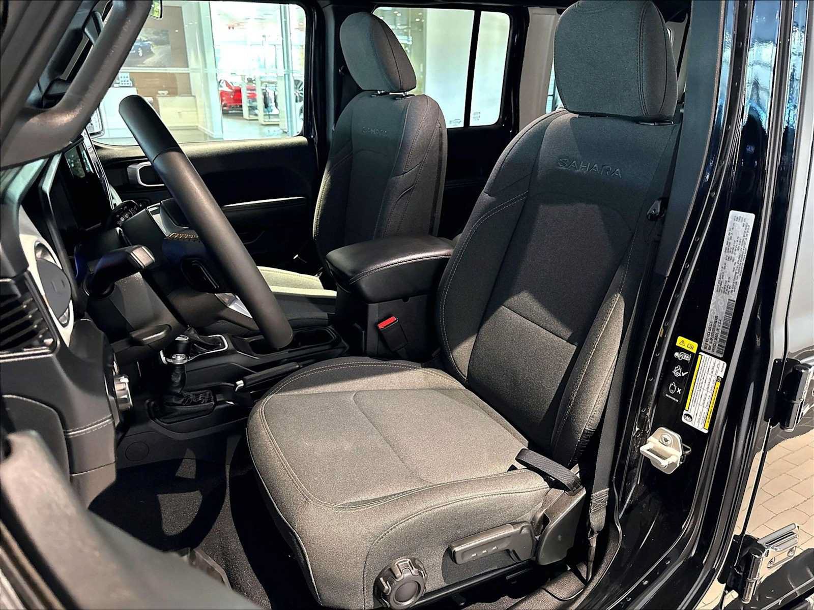 Used 2024 Jeep Wrangler Unlimited Sahara w/ Safety Group AWD/4WD image 8