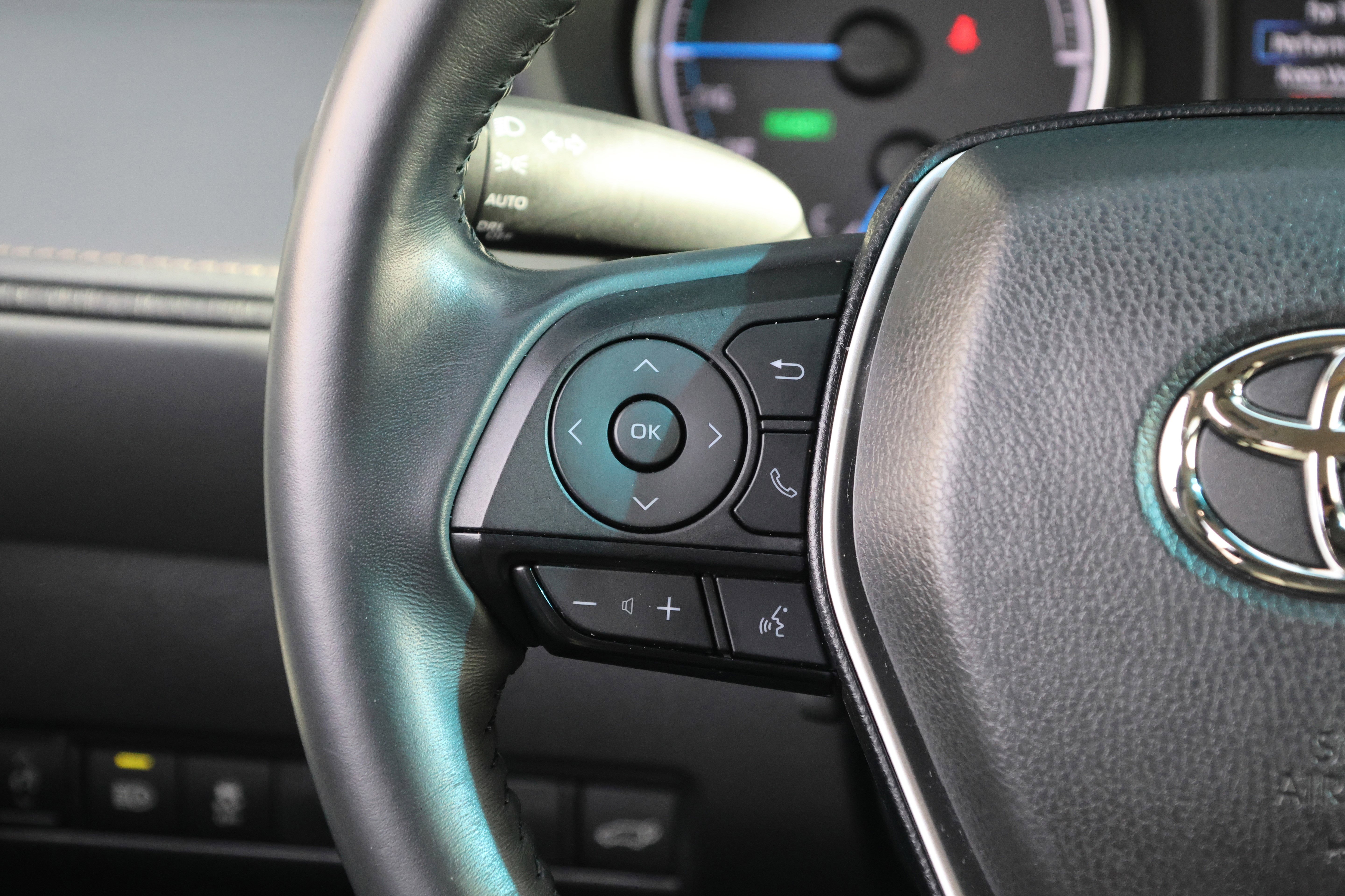 Used 2022 Toyota Venza LE image 18