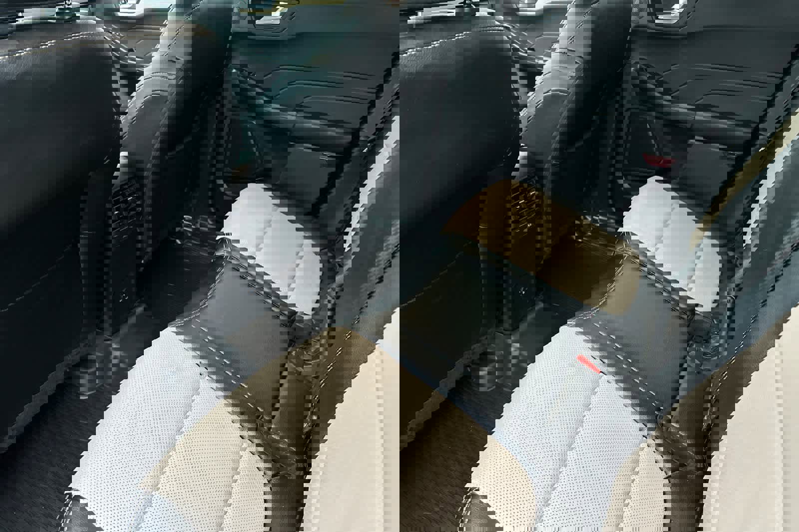 Certified 2022 Ford Escape Titanium w/ Titanium Premium Package image 4