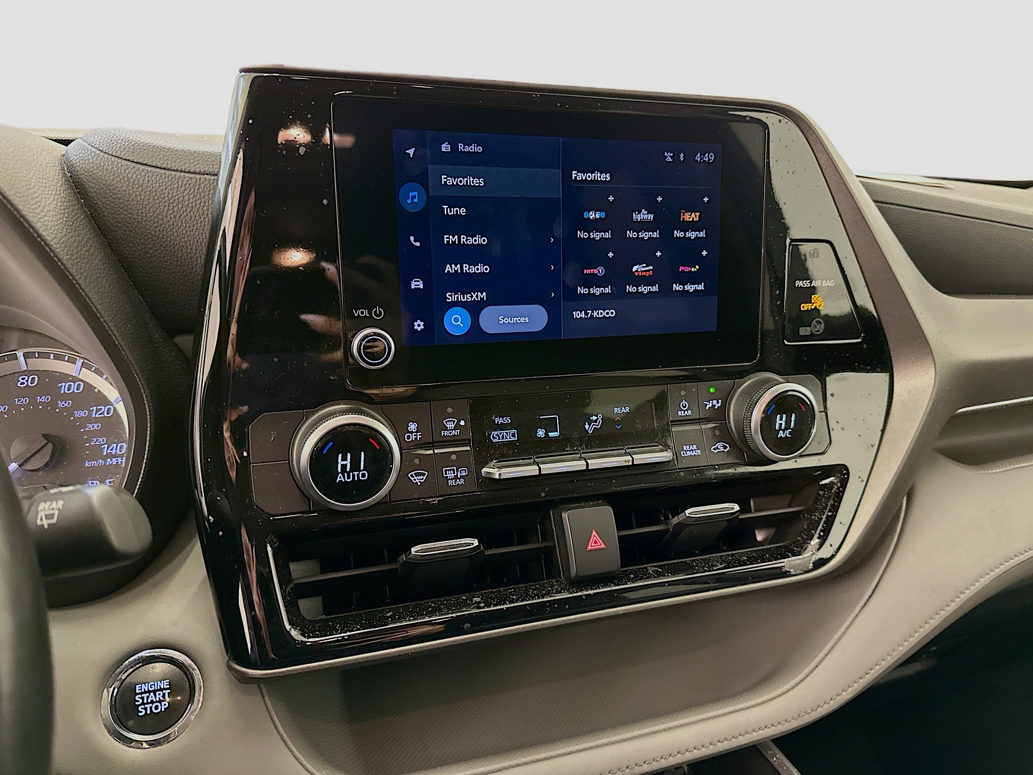 Used 2023 Toyota Highlander LE image 26