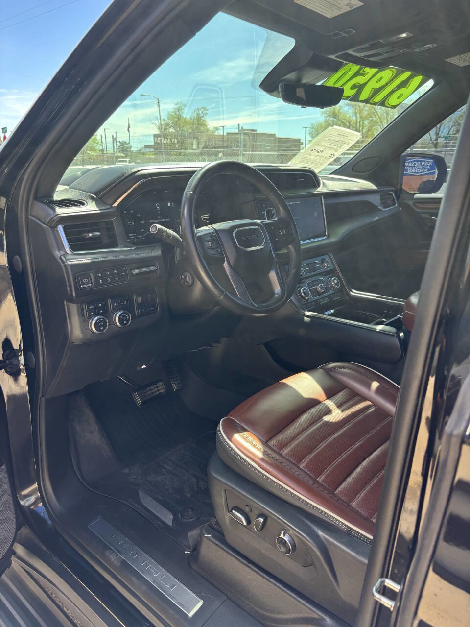 Used 2023 GMC Yukon Denali Ultimate image 6