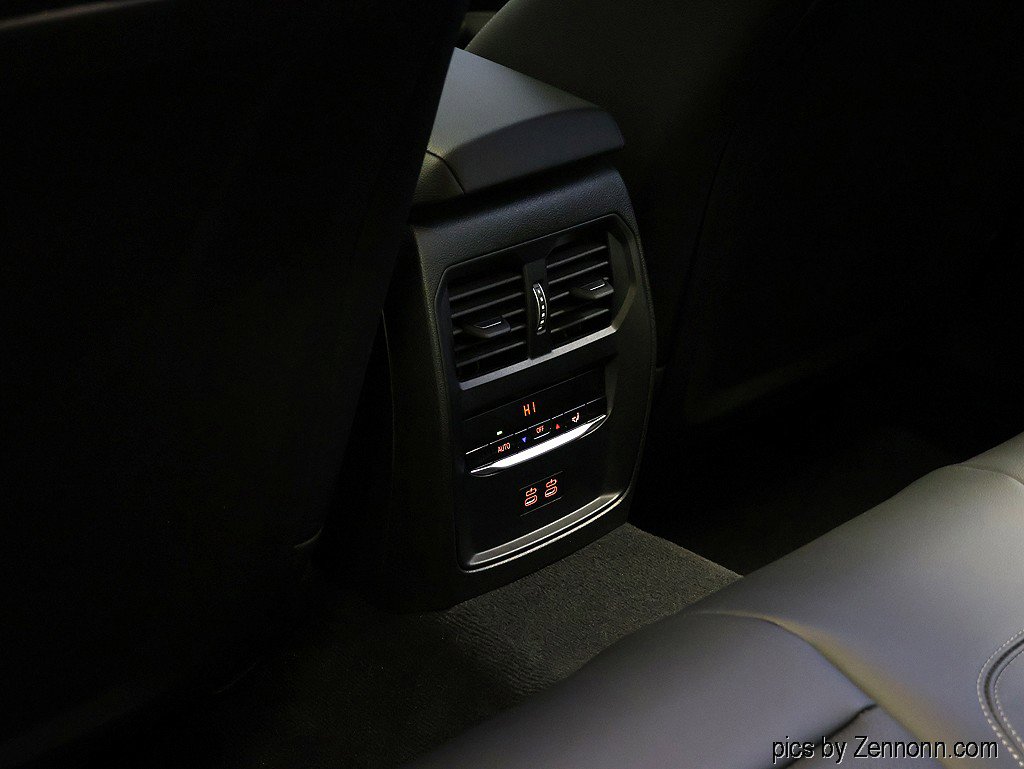 Certified 2025 BMW 330i xDrive Sedan image 14