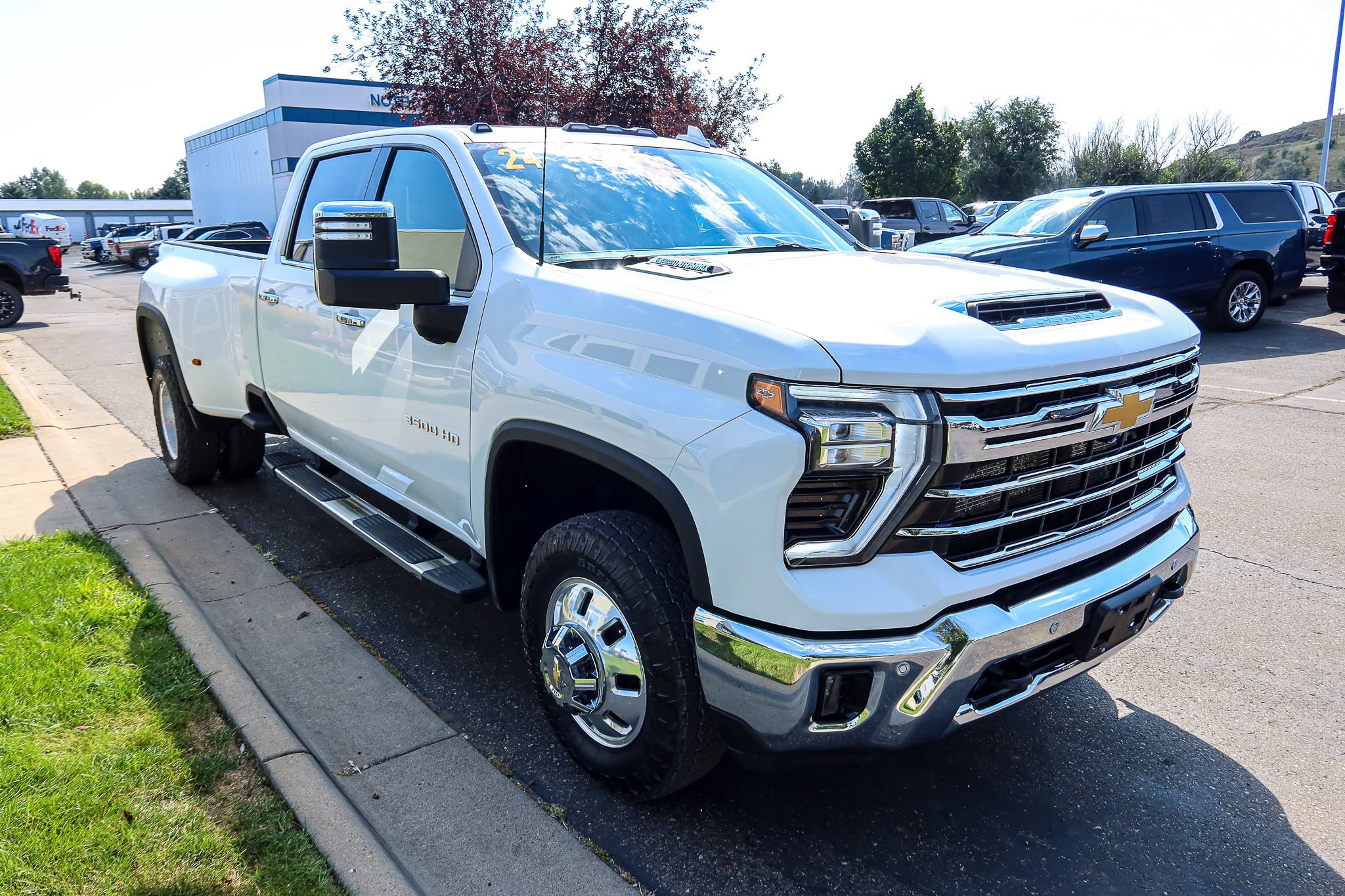 Used 2024 Chevrolet Silverado 3500 LTZ w/ LTZ Convenience Package AWD/4WD image 5