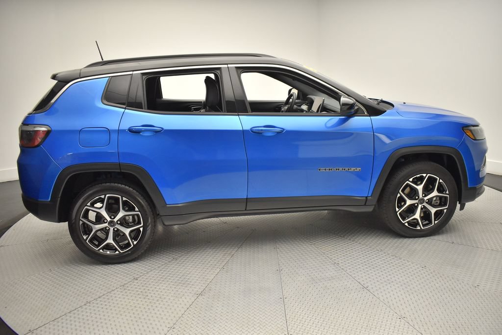 Used 2025 Jeep Compass Limited AWD/4WD image 4