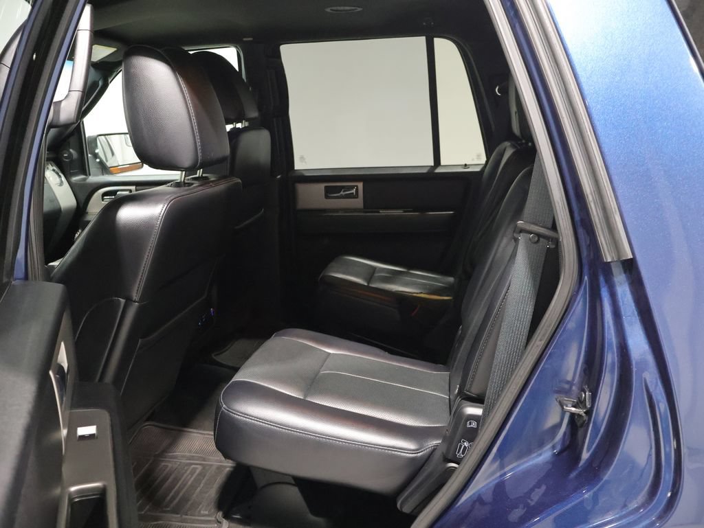 Used 2017 Ford Expedition XLT w/ Equipment Group 202A AWD/4WD image 18